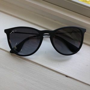 RAY BAN Erika New Condition!